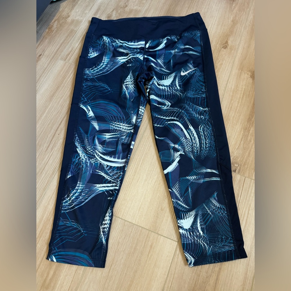 Nike Power Crop “Race” 3/4 Running Pants – Size Large